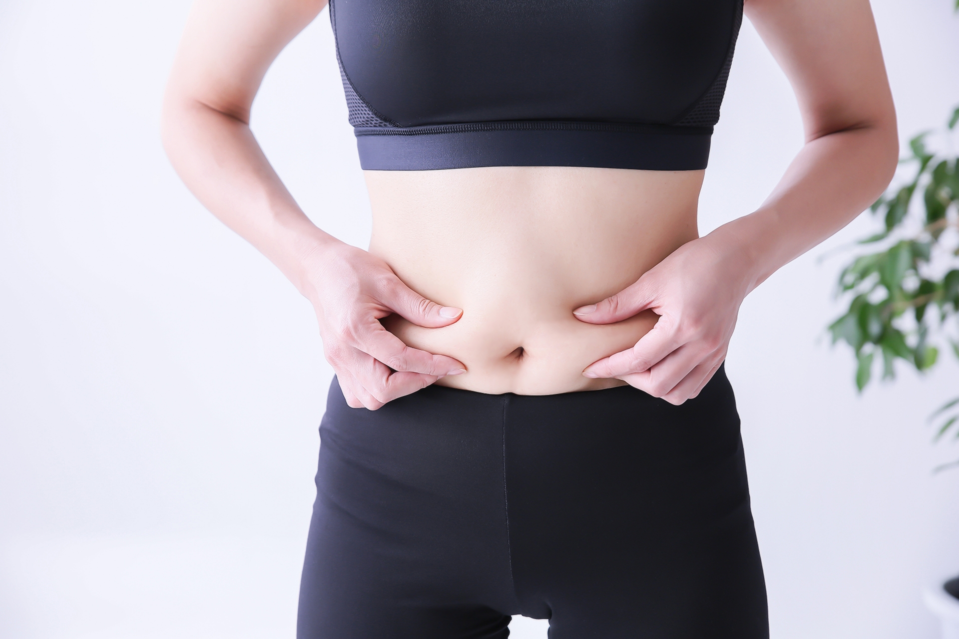 お腹まわり 女性 ワンピース 体型 気になる